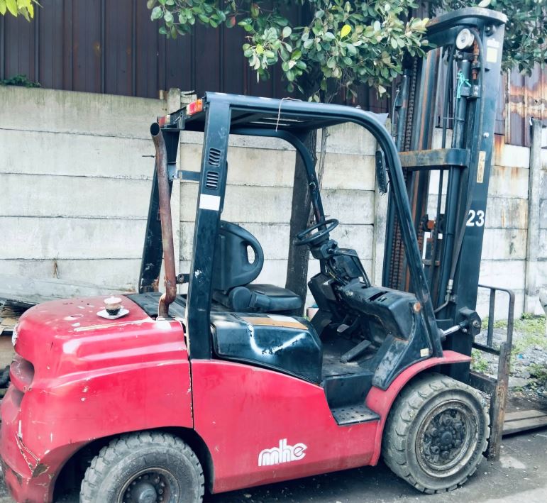 apa itu forklift, forklift 3 roda 4 roda, forklift diesel forklift elektrik
