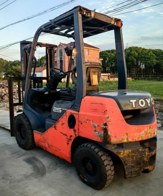keunggulan sewa forklift